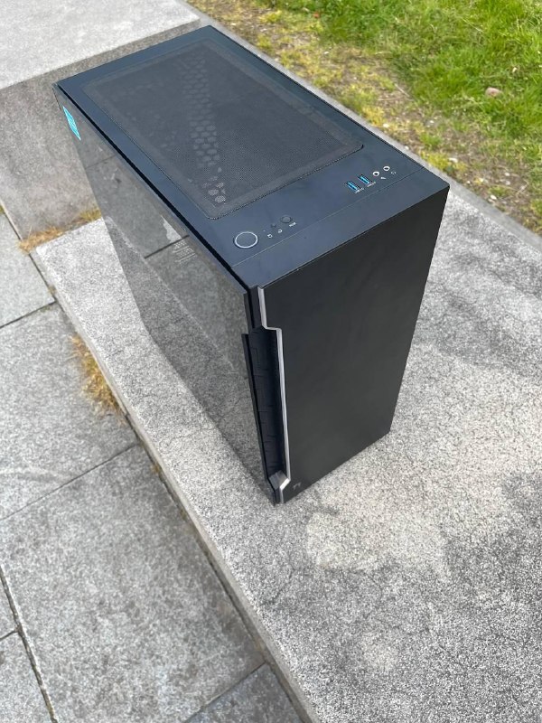 Корпус для компьютера большой standard ATX стеклянная боковая крышка