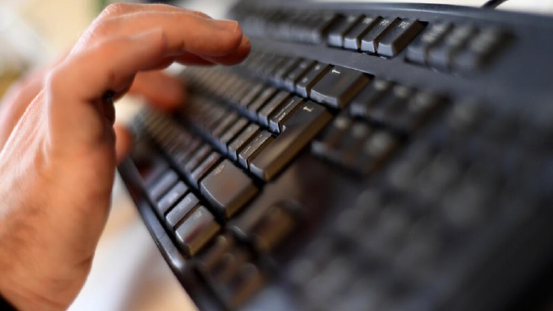 A security vulnerability in the programming language disrupts thousands of websites and raises fears of cyber attacks.