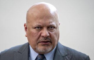 Прокурора Международного уголовного суда Карима Хана, выдавшего ордер на арест Путина, отстранили от должности из-за обвинений в сексуальных домогательствах, сообщил МУС. В 2024 году Хана обвинила в сексуальных домогательствах сотрудница МУС. Позже к обвин