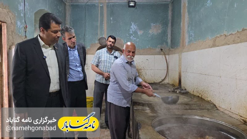 نامه گناباد - اخبار گناباد: 🔴 توسعه فرآوری انگور در قوژد گناباد🔸 فرماندار گناباد در بازدید از کارگاه های شیره پزی در روستای قوژد با اشاره به مرغوبیت