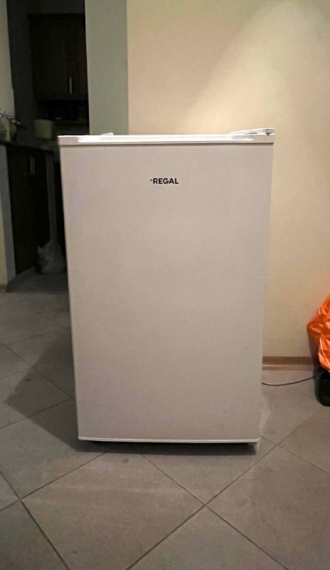 Небольшой холодильник на продажу — фото 1