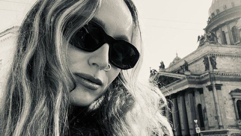 Не спеша возвращаюсь к себе, как фотограф. Для тех, кто не знал, до волос я плотно занималась фотографией — целых 8 лет.  Найдя свой стиль и внутреннее вдохновение, примерно в тот же момент я решила оставить фотографию в прошлом и полностью посвятить себя стрижкам и уходу за волосами.  После перерыва в 10 лет я решила вспомнить свой стиль и продолжить заниматься фотографией. В поисках новых открытий в себе и чтобы не утратить этот талант навсегда.  А вы когда-нибудь задумывались, что именно вы хотели бы вернуть — мечты и увлечения?Не спеша возвращаюсь к себе, как фотограф. Для тех, кто не знал, до волос я плотно занималась фотографией — целых 8 лет.  Найдя свой стиль и внутреннее вдохновение, примерно в тот же момент я решила оставить фотографию в прошлом и полностью посвятить себя стрижкам и уходу за волосами.  После перерыва в 10 лет я решила вспомнить свой стиль и продолжить заниматься фотографией. В поисках новых открытий в себе и чтобы не утратить этот талант навсегда.  А вы когда-нибудь задумывались, что именно вы хотели бы вернуть — мечты и увлечения?