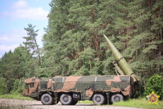 Беларусь начала учения по боевому применению ядерного оружияМинобороны Беларуси объявило о начале учений подразделений боевого применения ядерного оружия и ядерного обеспечения. Они проводятся совместно с Россией, сообщило белорусское ведомство.Там добавил