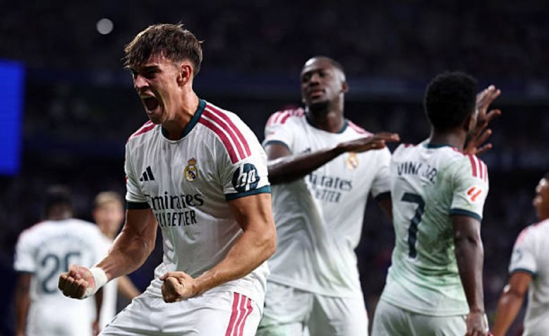 RealMadridFarsi: کارلیتوسِ عزیزم!یادداشت توماس رونسرو در آاس🟡دی‌ان‌ای رئال مادرید. وقتی اسپانیول در سکوهای کورنیا تقریباً داشت جشن یک تسا