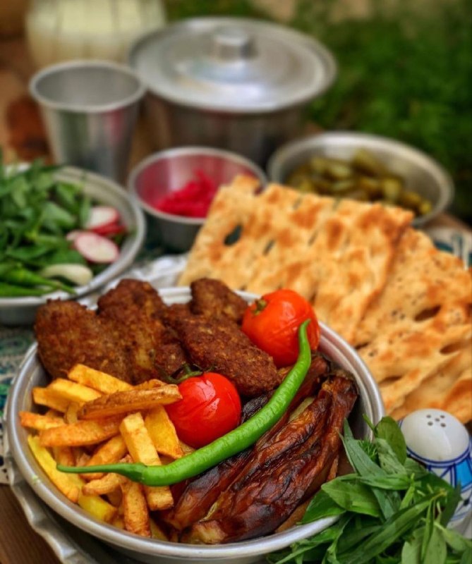 دنیای فانتزی های پویا💃👪✌️: بریم_نهارر😍🤤