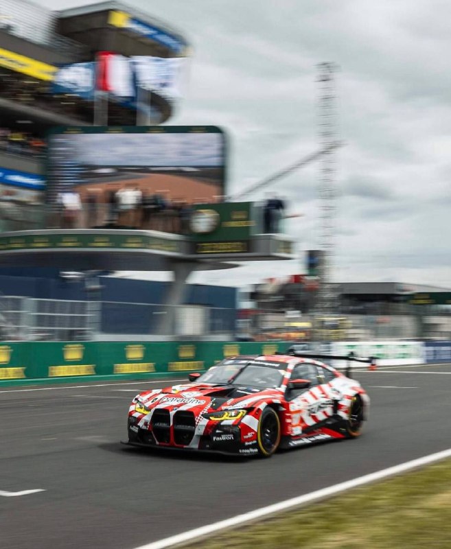 Заводская команда BMW заняла 2 место в классе LM GT3 на легендарной гонке 24 час