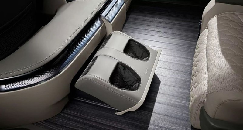 Обновленная Kia Carnival получила люксовую версию 6