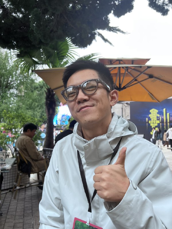 戴上 Meta Rayban，来不及体验 AI 功能，先自拍三张为敬～戴上 Meta Rayban，来不及体验 AI 功能，先自拍三张为敬～