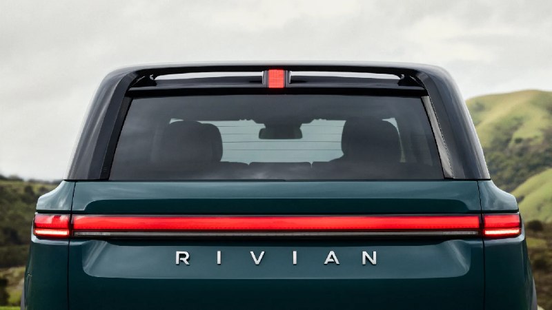 Ранние Rivian на фоне Tesla и BMW внезапно выглядят не так уж «инновационно»: в 