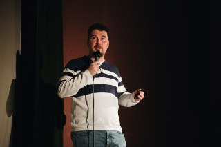 В Риге корееведа Андрея Ланькова забрали в иммиграционную службу с площадки, где он должен был выступить с лекцией — «Новая газета Европа»  По словам организаторов лекции, Ланькова внесли в «черный список» Латвии. С чем это связано, не уточняется.  «Время…