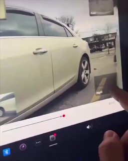 Мем: противник Маска решил незаметно поцарапать Tesla ключом, но что-то пошло не
