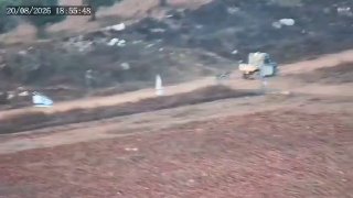 צפו: "מתנחלים" ישראלים גנבו חמור מחקלאי פלסטיני וגררו אותו עד שמת בדרום הר חברון, הגדה המערבית הכבושה.