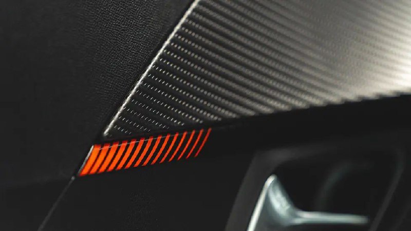 Хэтчбек Peugeot 208 получил спортивную версию в ретро-стиле 8