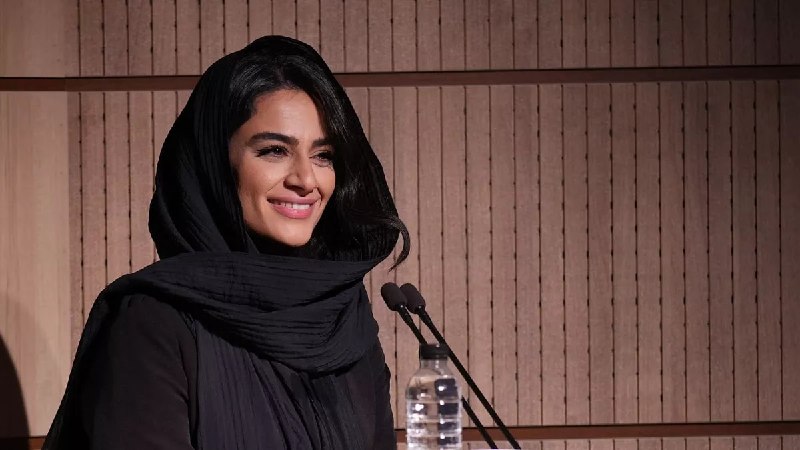 فرارو: هیوا سیفیزاده، خواننده زن به چهار سال حبس محکوم شدهیوا سیفیزاده که در جریان تکخوانی در «عمارت روبرو» در اسفند ۱۴۰۳ با