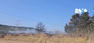 🇮🇱 צוותי כיבוי מתחנת עפולה, בסיוע צוותים ממחוז החוף, פועלים בשרפה שפרצה סמוך לחניון אליקים שליד יוקנעם. ר…