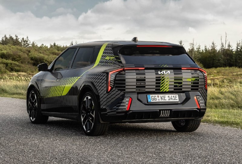 Kia готовит к выпуску спортивную версию хэтчбека EV4 3