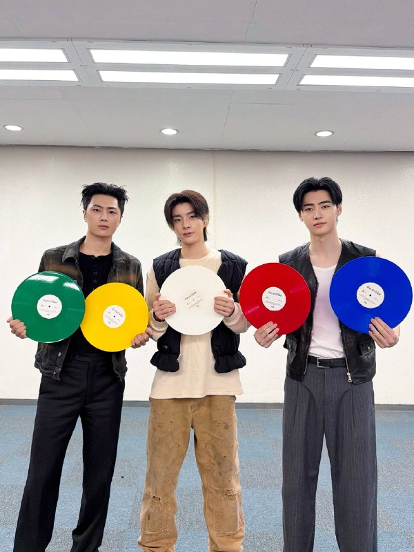 「 ENHYPEN 」: ╭┈ [260819]˚✧. . ⇠┊آپدیت توییتر انهایپن | جی، جیک و سونگهون 💥# جیک دوست همیشگی محله 🦇# سونگهون # جی # انهایپنـ # THE_SIN