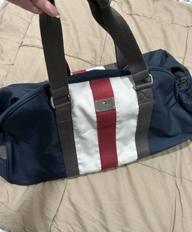 Сумка Томми хилфигер -160 лари,рюкзак Найк новый -100 лари,сумки по 70 лари,свитер женский Томми-160 — фото 1