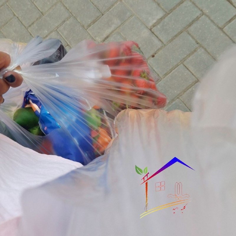 خیریه کلبه امید دانشگاه ملایر🌱: #گزارش_تصویری | بی بهانه ترین کمک🩵کودکی کنار خیابان، دست فروشی میکرد. بدون هماهنگی، فقط به رسم همدلی، اقلام خوراکی از طر