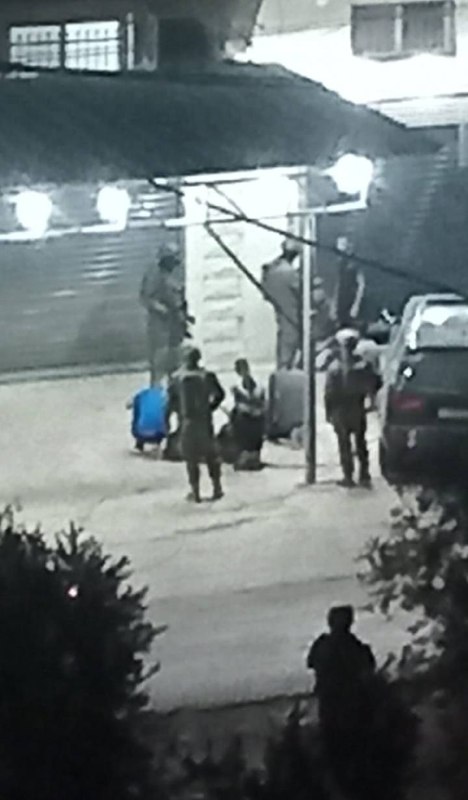 جيش الاحتلال يعتقل شباناً خلال اقتحام بيت فوريك