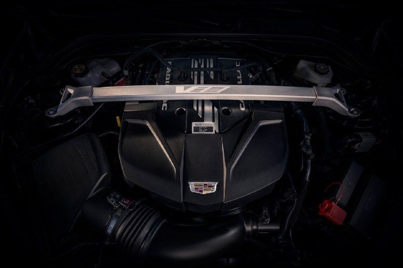 Обновленные Cadillac CT5-V и Blackwing 6