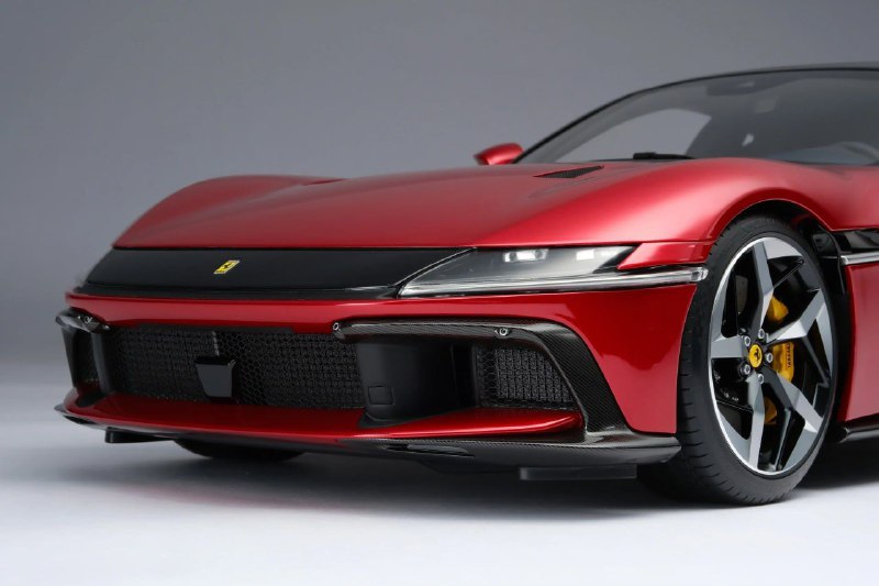 Модель Ferrari 12Cilindri в масштабе 1:8 продают по цене LADA Vesta 2