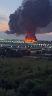 Footage analysis confirms Ukrainian forces struck two logistics sites in Moscow region: Wildberries’ 229,500 m² hub in Koledino and a 51,700 m² warehouse at Severnoye Domodedovo. A large fire followed at Koledino, where the warehouse appears effectively destroyed; it was the company’s largest hub.