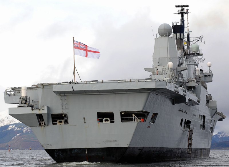 ▫ HMS Ark Royal, נושאת מטוסים של הצי המלכותי / ר-07/R 20,500 טון ספינה זו הייתה נושאת המטוסים STOVL השלישית…