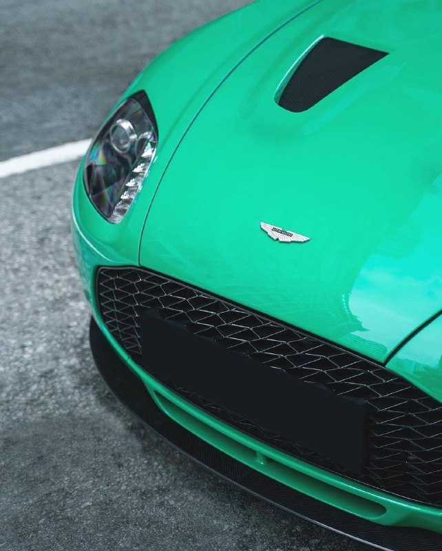 Aston Martin V12 Zagato 6