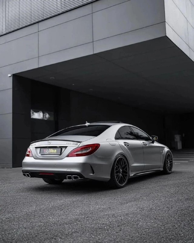 W218 CLS 63 AMG 5.5-L V8 BITURBO 8