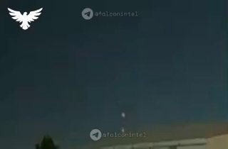 🔴 סרטון מאתמול בלילה בירדן מראה כי 5 טילים איראניים יורטים והושמדו על ידי מערכת הפטריוט בשלב האחרון. 10 מי…