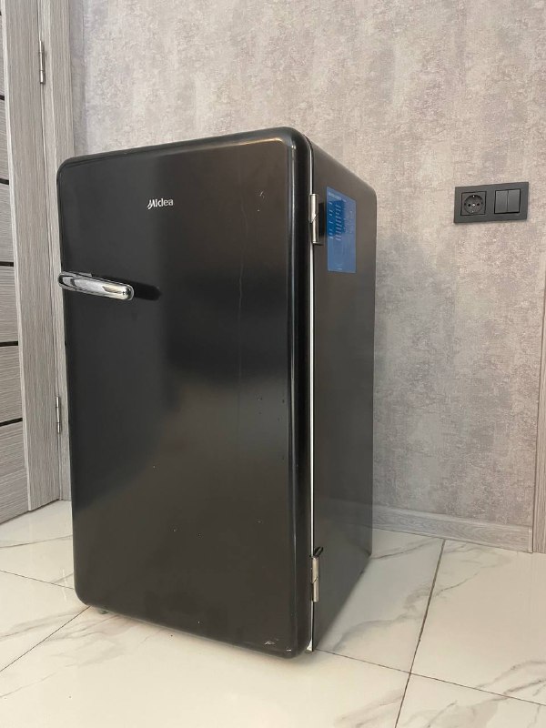 Холодильник Midea — маленький, но с задачей справляется на отлично