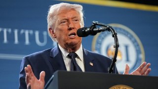 Трамп назвал визит главы ЦРУ в Россию рутиной, но допустил, что он «может к чему-то привести» Президент США Дональд Трамп прокомментировал визит директора ЦРУ Джона Рэтклиффа в Россию, назвав его «рутиной». Он этом Трамп сказал в интервью радиоведущему Гле
