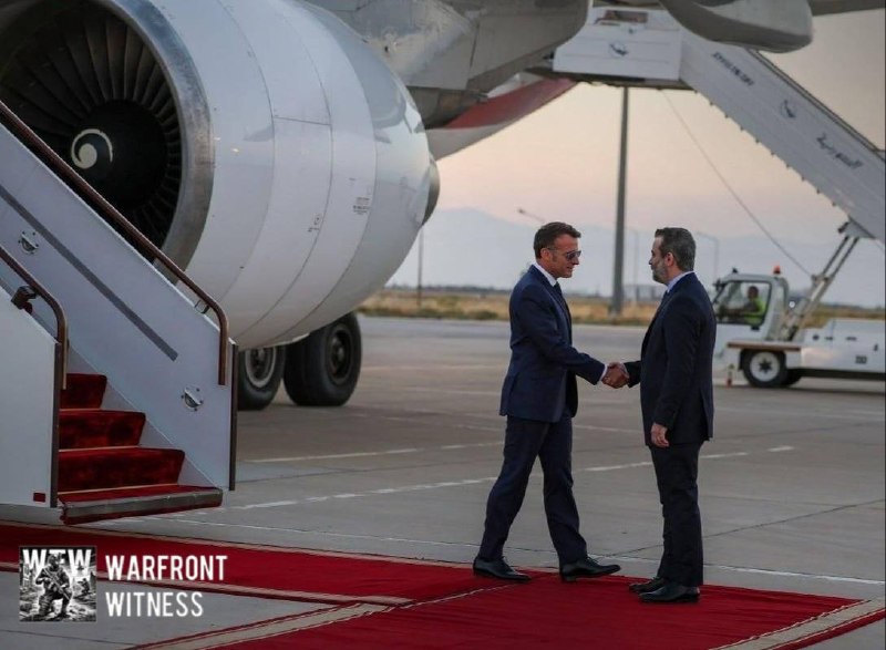 ️🇫🇷🇸🇾 נשיא צרפת עמנואל מקרון נחת בדמשק, שם קיבל את פניו על המסלול על ידי שר החוץ של סוריה אסאעד א-שעיבאני.