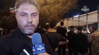 🎦 למרות שחלפו שעות בבוקר, אנשים עדיין מחכים להיכנס למסגד טהראן כדי להיפרד מהמנהיג ההרוג.