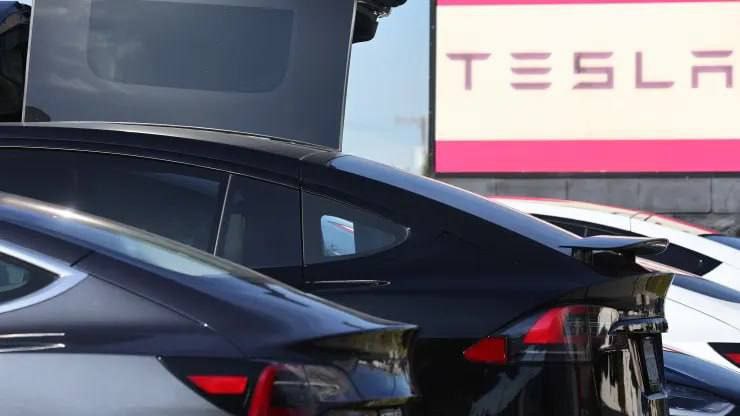 Tesla отзовет около 200 000 автомобилей в США из-за проблем с работой камеры зад