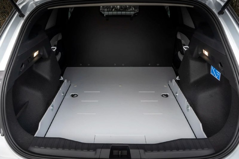 Электрический Ford Explorer превратили в фургон 3