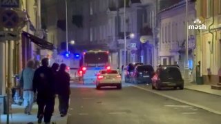Минимум десять человек забрали с несостоявшегося бесплатного концерта рэпера Madk1d в московском клубе "Место" на Покровке — об этом Mash рассказали люди, которые собирались попасть на выступление.По их словам, незадолго до начала приехали правоохранители 
