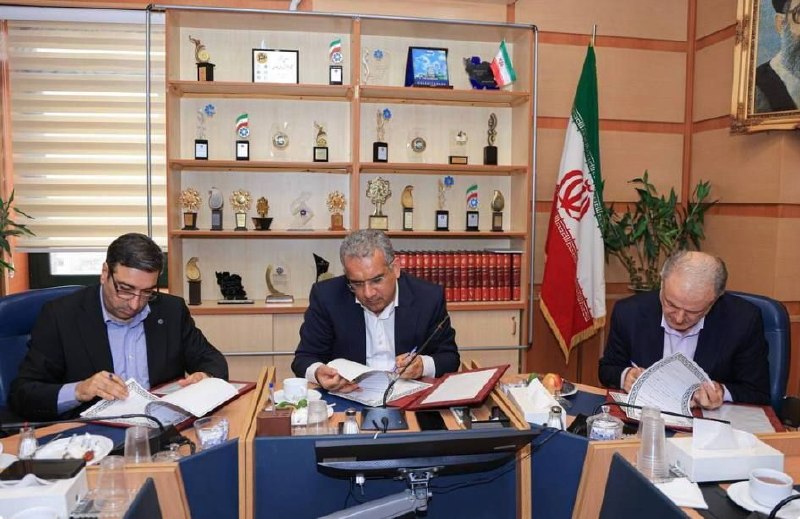 خبرگزاریکارایران"ایلنا": 🔹انعقاد تفاهمنامه سهجانبه حمایت از نوسازی و بهسازی تعاونیها🔹مدیرعامل بانک توسعه تعاون در مراسم امضای تفاهمنامه سهجا