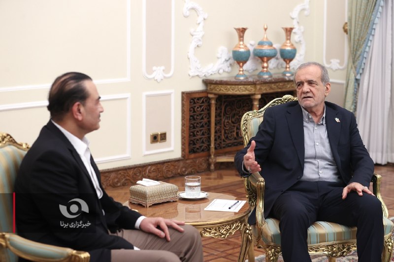 خبرگزاری برنا: در دیدار فرمانده ارتش پاکستان با رئیسجمهور پزشکیان پزشکیان: زور و قلدری آمریکا راهگشا نیست عاصم منیر: فرآیندها را با دق