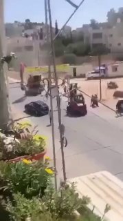 חופר VS. מלגזה