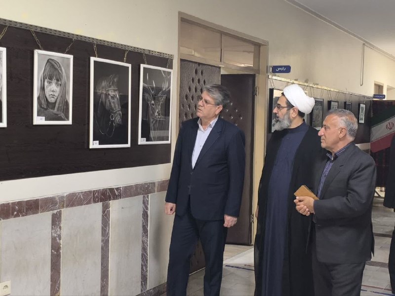 اسلام آبادخبر: نمایشگاه خوشنویسی و سیاه‌قلم در اسلام‌آبادغرب برپا شد🔹همزمان با هفته دولت، نمایشگاه خوشنویسی و سیاه‌قلم با حضور جمعی از 
