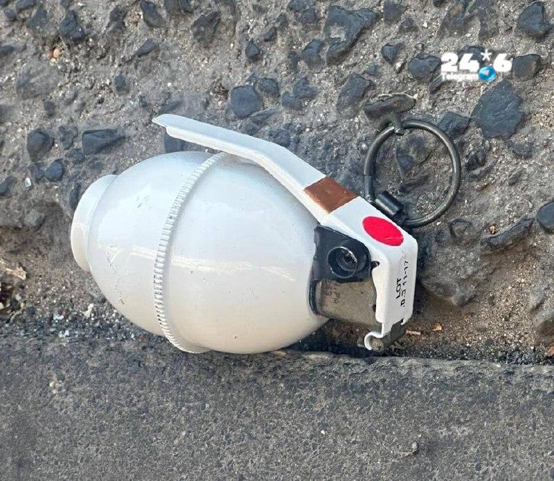 🇮🇱 בן 22 נתפס בבת ים עם רימון הלם בדרך לאטליז. לוחמי המשטרה עצרו חשוד בן 22 בעיר בת ים, לאחר שנתפס כשברשו…
