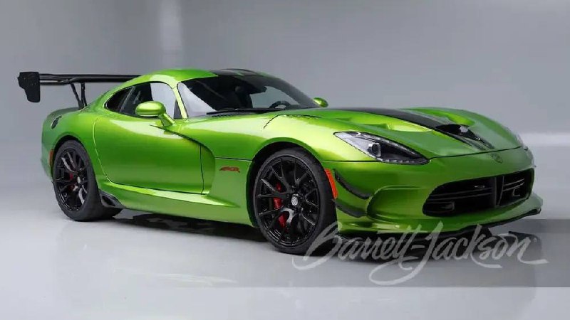 Легендарный Dodge Viper почти без пробега может уйти с молотка за $500 тысяч.