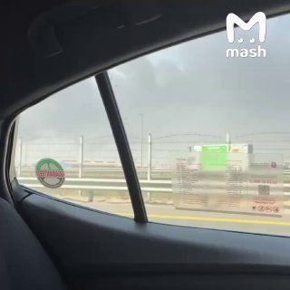 Иран продолжает атаковать Дубай — работа ПВО не прекращается уже сутки. В городе пусто, люди прячутся от прилётов в гостиничных номерах и на парковках. Российские туристы рассказали Mash, что в районе "Блю Вотерс" видны столбы дыма — Иран пытается атаковат