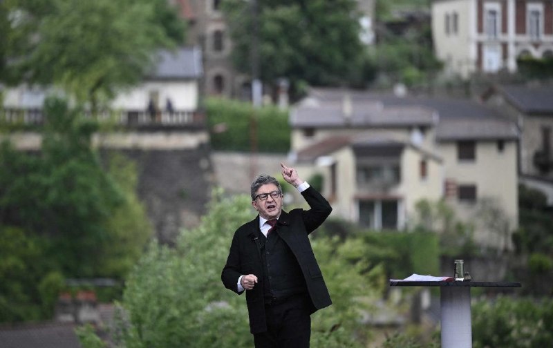 A 58-year-old man armed with an unloaded rifle threatened people in Saint-Denis, France, saying he would shoot those who voted for Jean-Luc Melanchon's left-wing LFI party.
