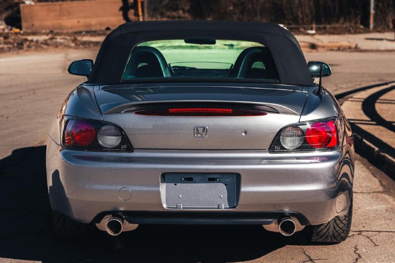 В США нашли идеально сохранившийся кабриолет Honda S2000 с пробегом 1500 км 2