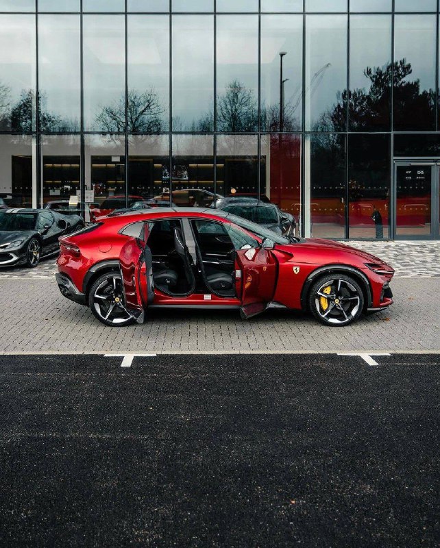 Ferrari Purosangue 3