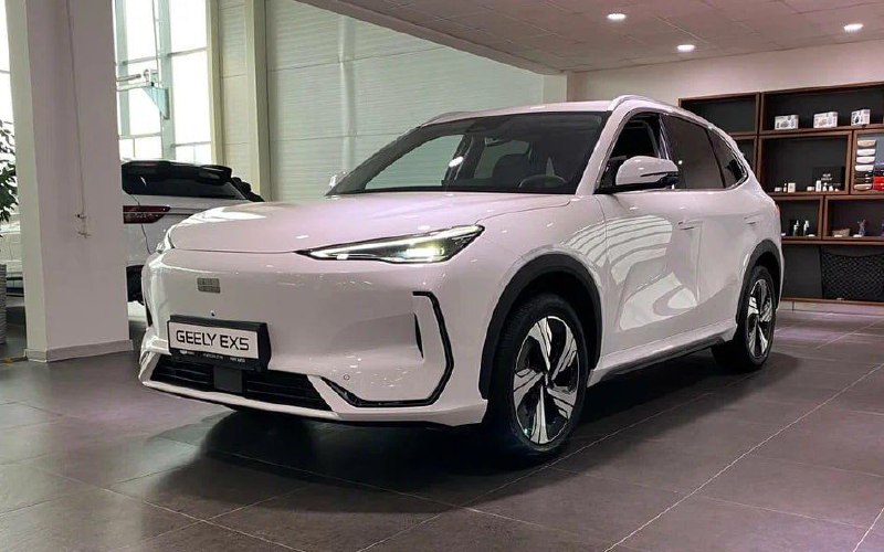 В России начались продажи электрокроссовера Geely EX5 3