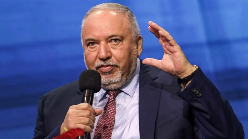 שר ישראל אביגדור ליברמן ניתק את הקשרים עם ראשי האופוזיציה גדי אייזנקוט ונפתלי בנט, והעדיף שאייסנקוט יצטרף ל…